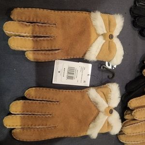 Ugg gloves